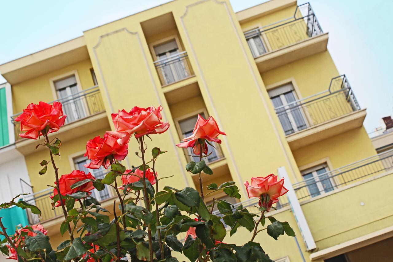 Hotel Villa Aurora Bellaria-Igea Marina Extérieur photo
